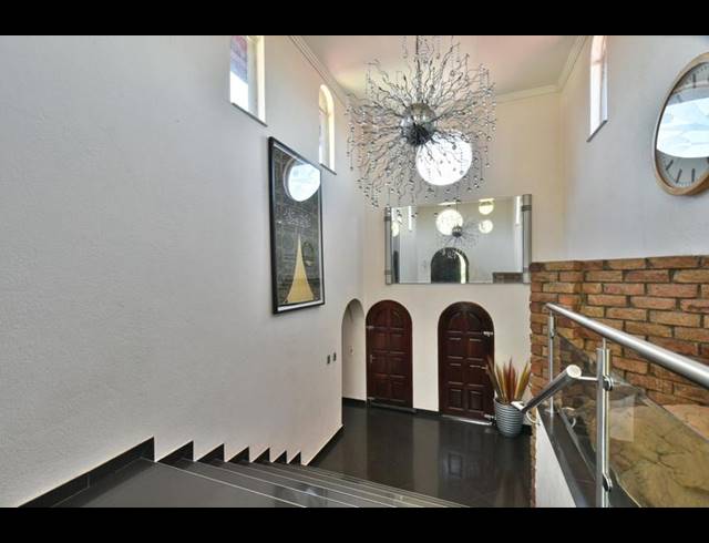 8 BEDROOM HOUSE FOR SALE IN OAKDENE